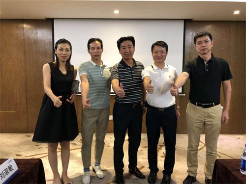 直線管理咨詢總經(jīng)理出席產(chǎn)業(yè)升級標桿園區(qū)活動