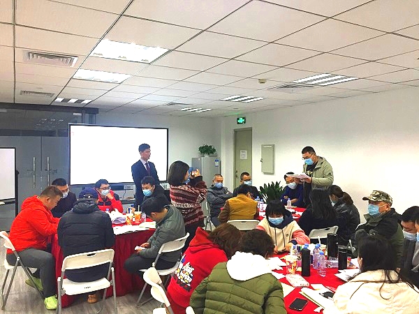 直線管理咨詢?yōu)榘贅穼氝M行為期四天的營銷專項輔導