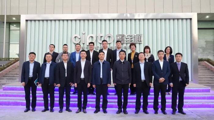 九江市市長謝來發(fā)一行考察指導(dǎo)寶通公司，鼓勵加大鑫寶通BWFRP管道研發(fā)工作