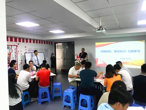 直線管理咨詢?yōu)榱鑶㈦娮幼觥睹鞔_目標，贏在執(zhí)行》專項輔導