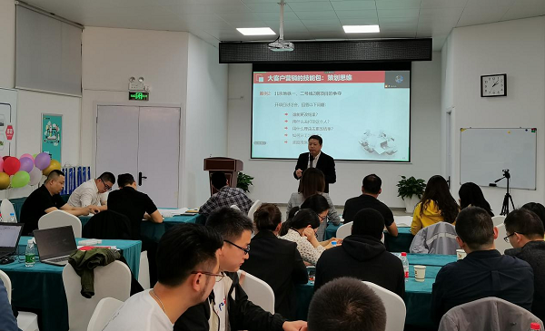 直線管理咨詢?yōu)槟暇┤f德做《大客戶營銷》專項(xiàng)輔導(dǎo)