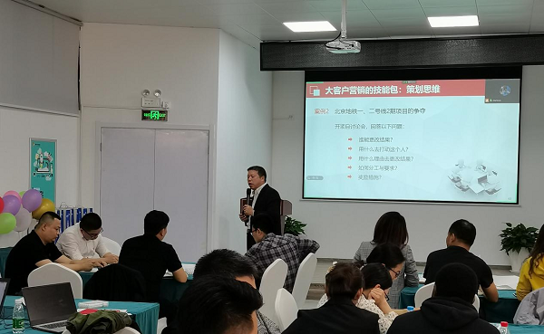 直線管理咨詢?yōu)槟暇┤f德做《大客戶營銷》專項(xiàng)輔導(dǎo)