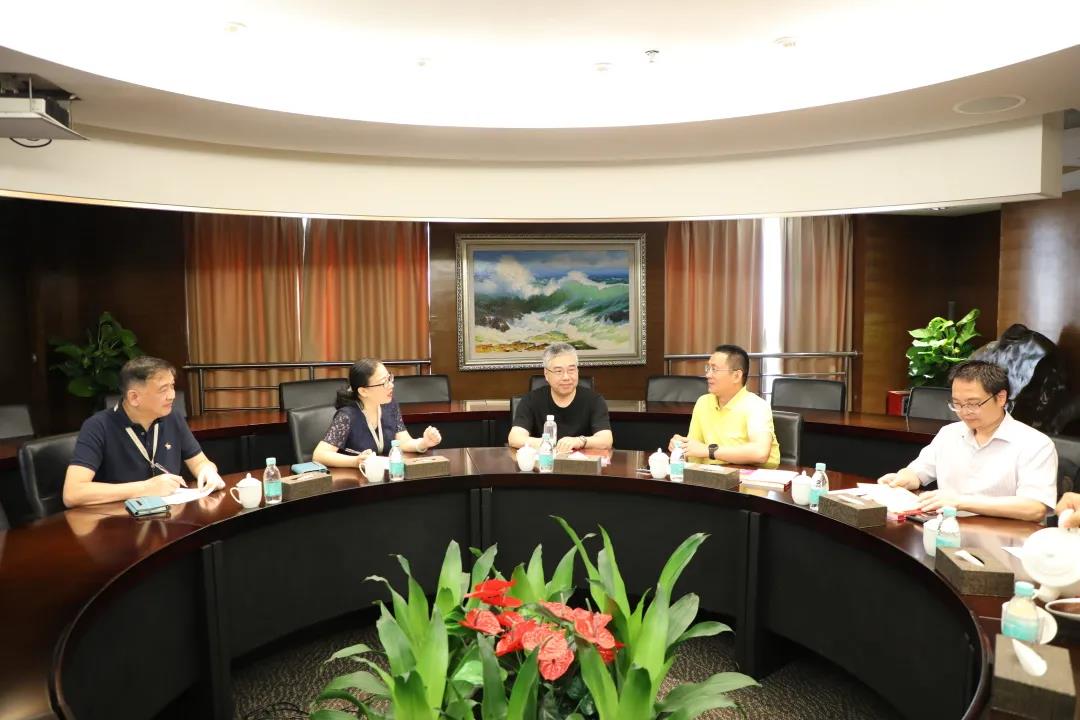 近期，華為大學金牌教師一行5人到訪研祥集團進行參觀交流。